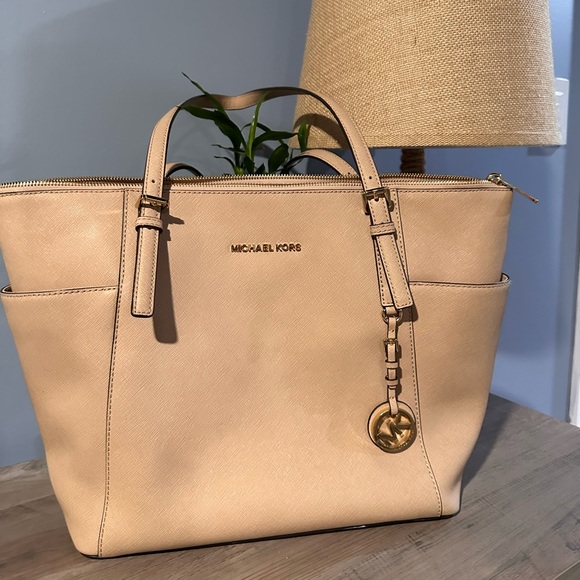 Michael Kors Purse - Picture 1 of 8